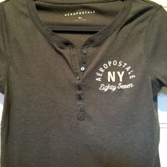 Aeropostale Women’s Gray Short Sleeve Cute T Shirt - Picture 1 of 4